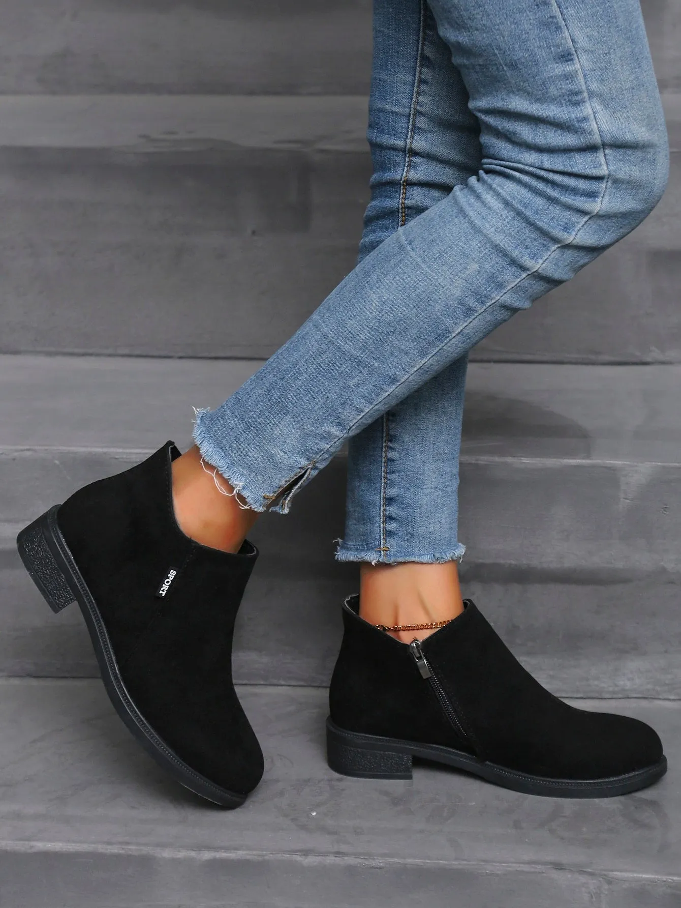 Minimalist Side Zipper Boots