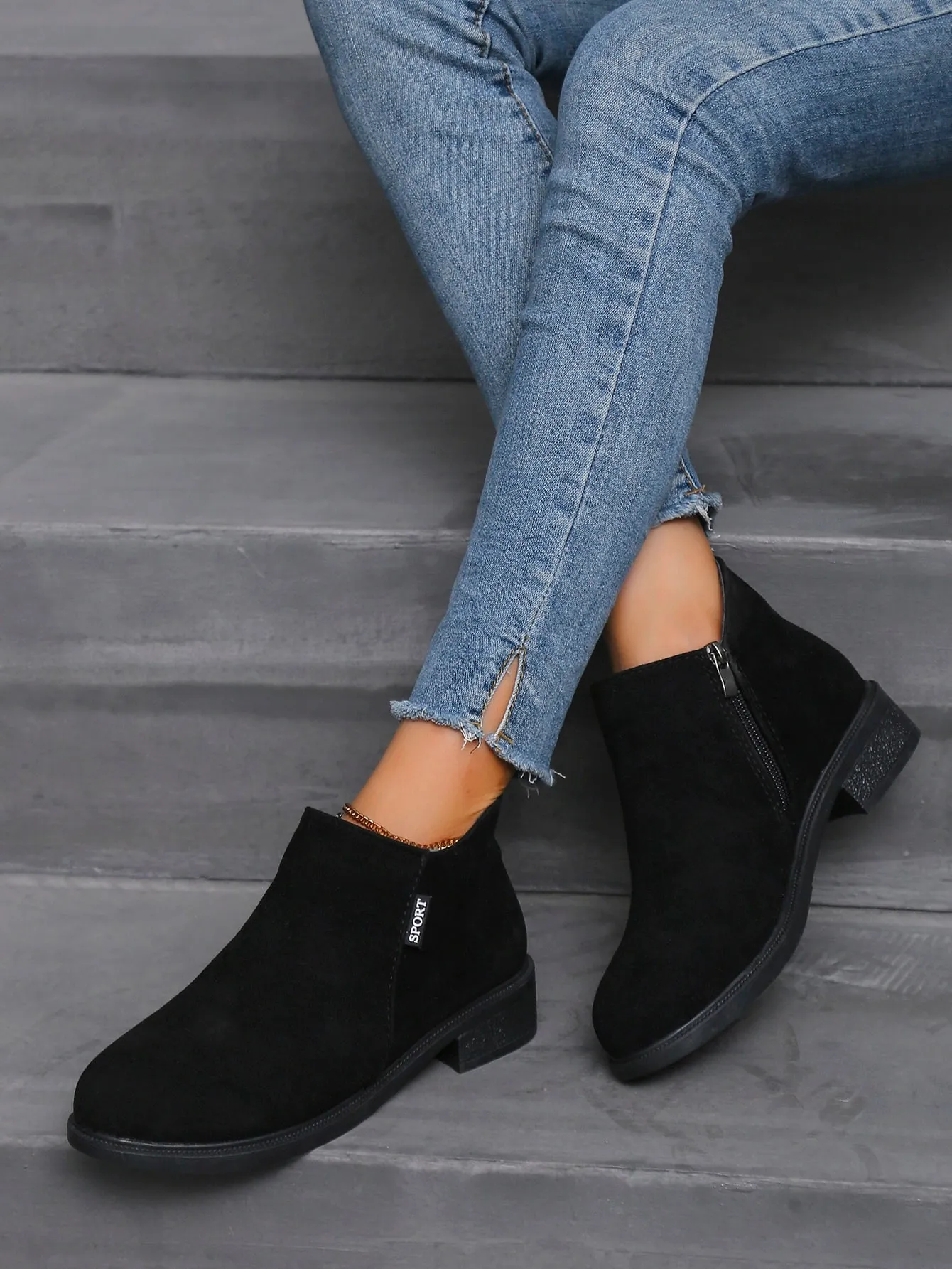 Minimalist Side Zipper Boots