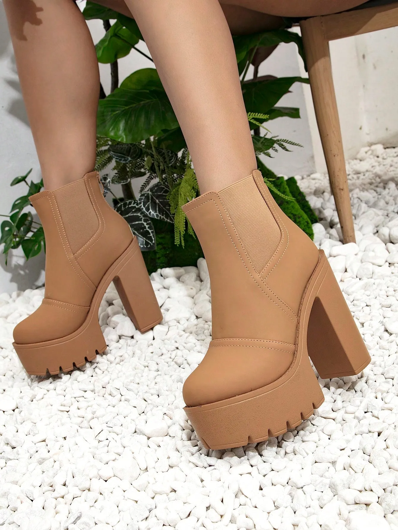 Women Minimalist Chelsea Boots