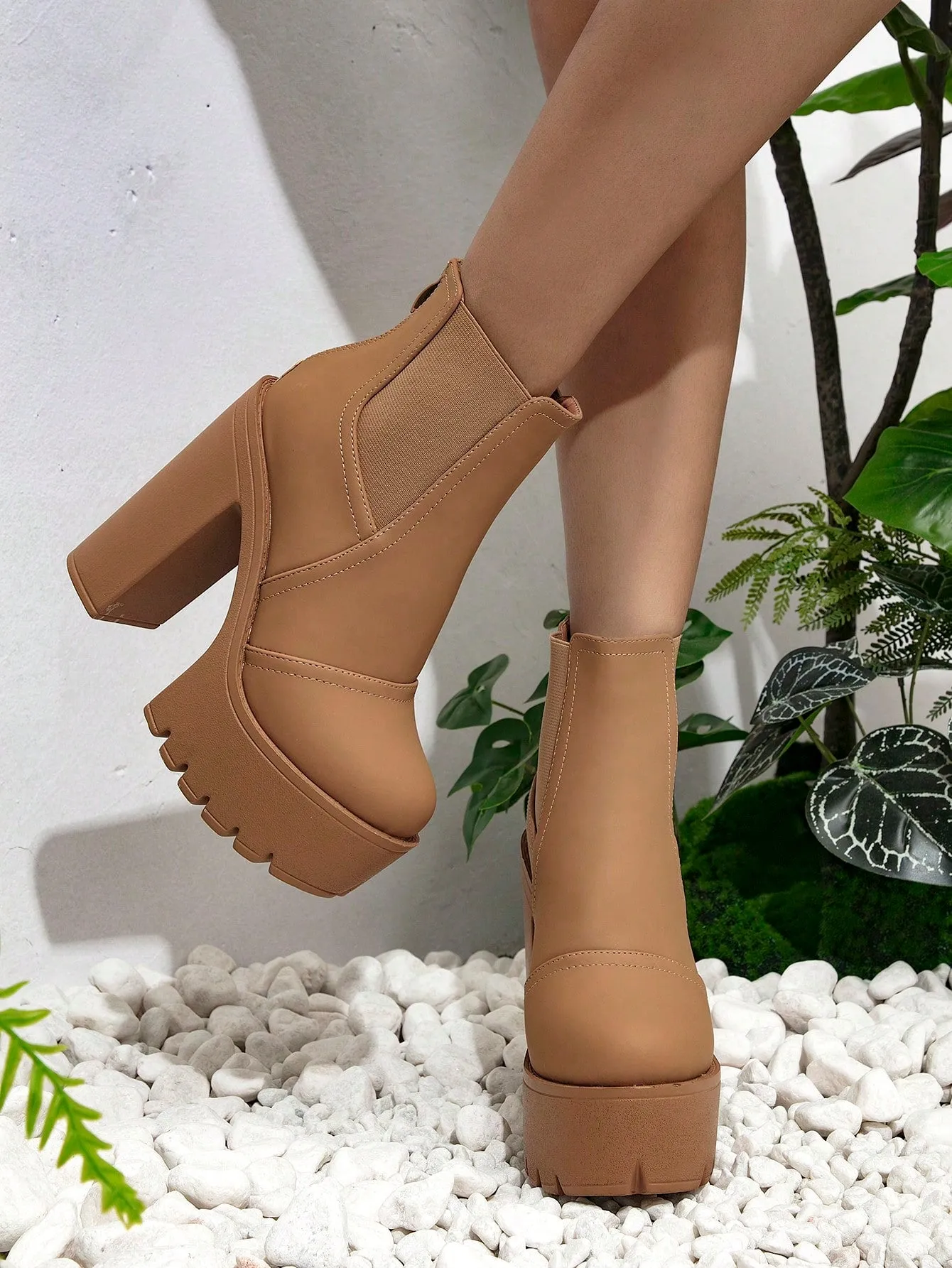 Women Minimalist Chelsea Boots