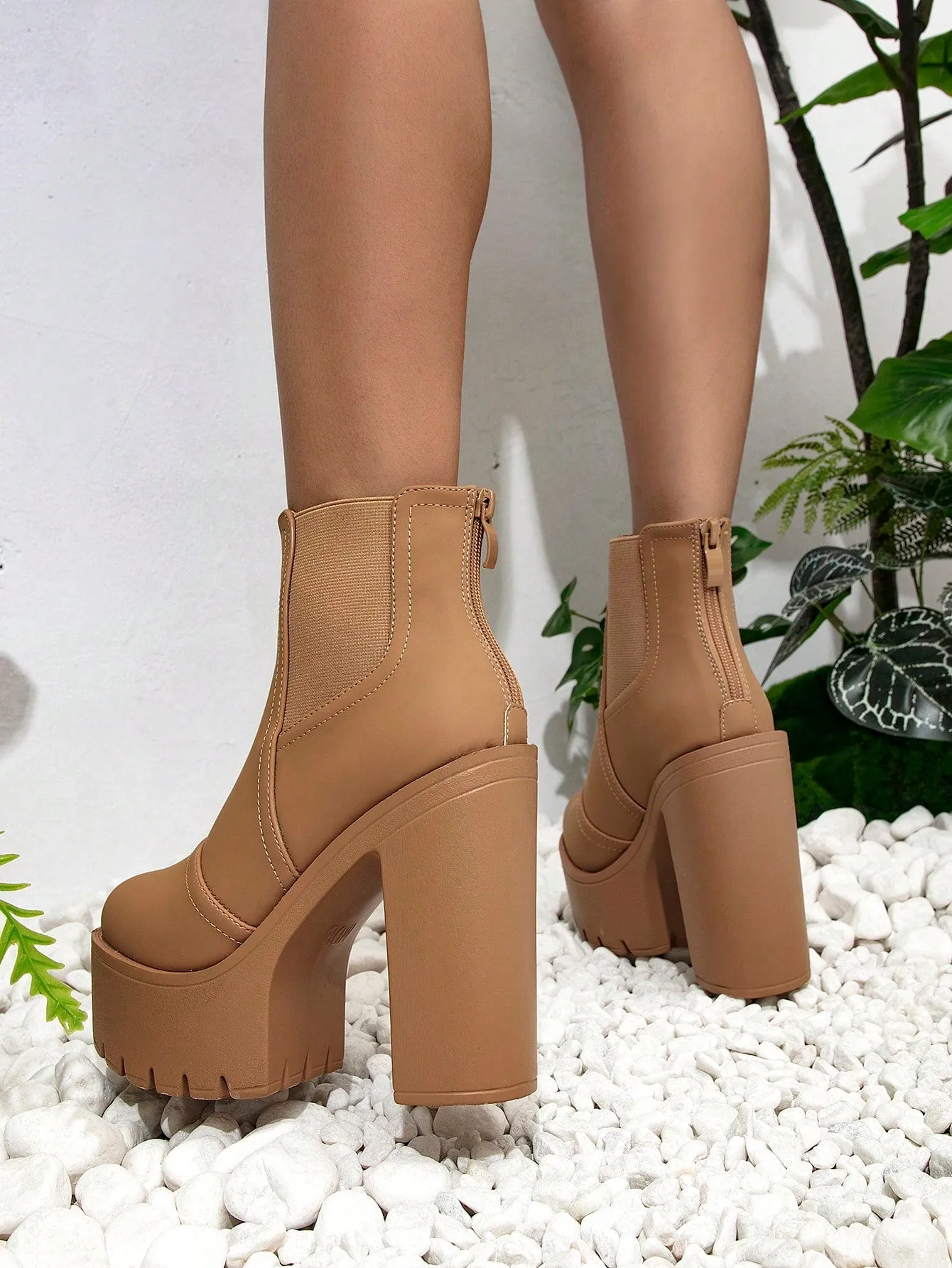 Women Minimalist Chelsea Boots